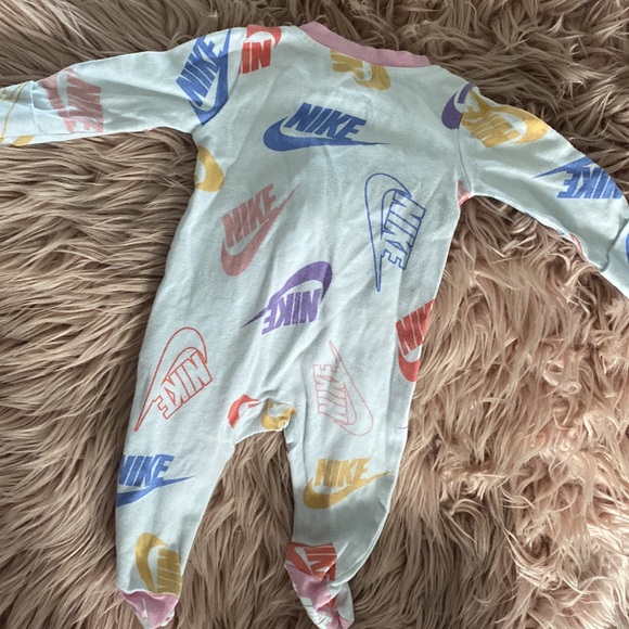 Nike Baby Sleeper with Mitt cover - Picture 5 of 6